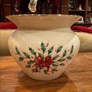 NWT RARE! Lenox Holiday Red Ribbon Holly Accent CACHEPOT Gold Trim Christmas NEW